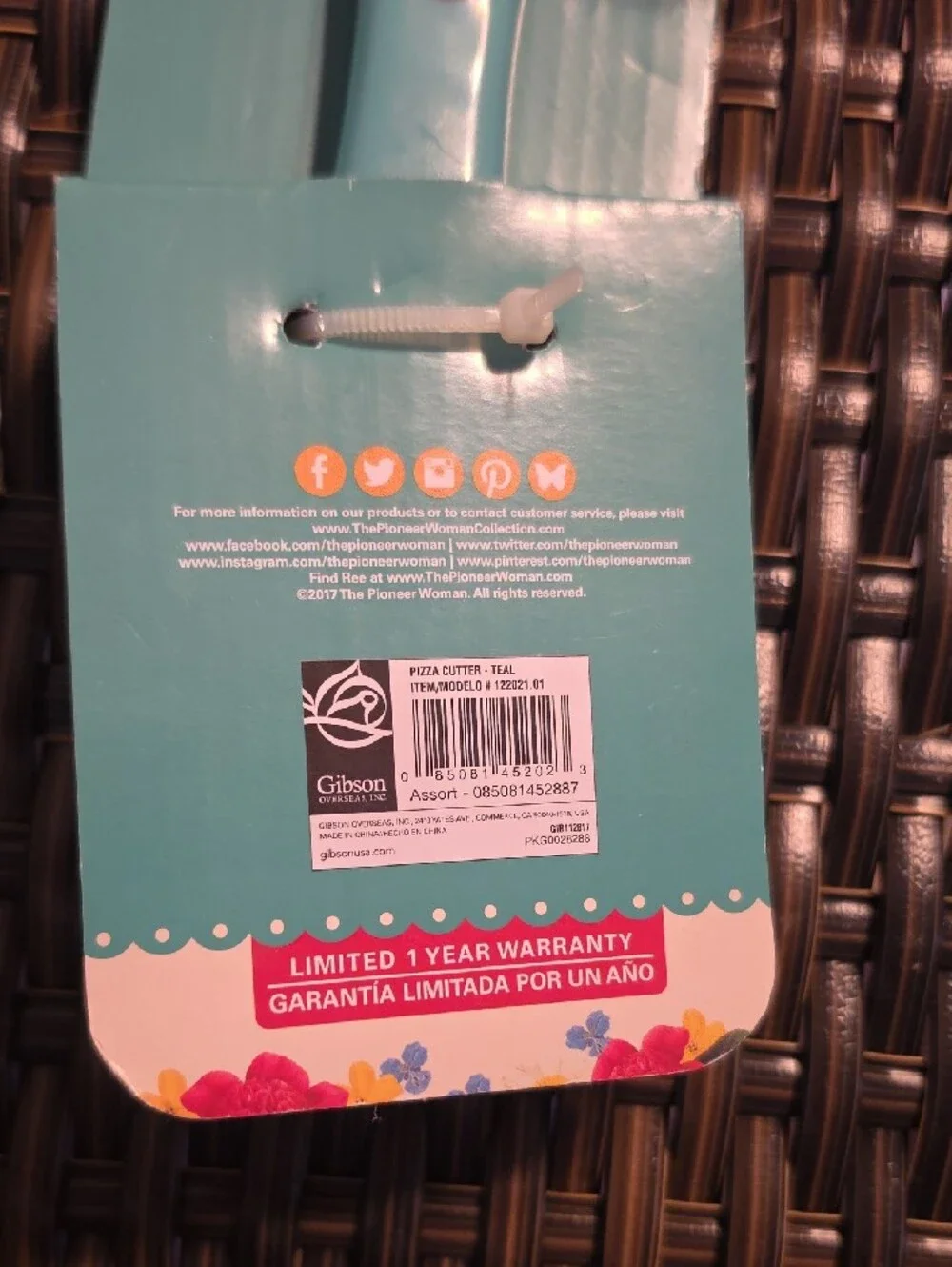 The Pioneer Woman Blue Turquoise Pizza Cutter with Stainless Wheel